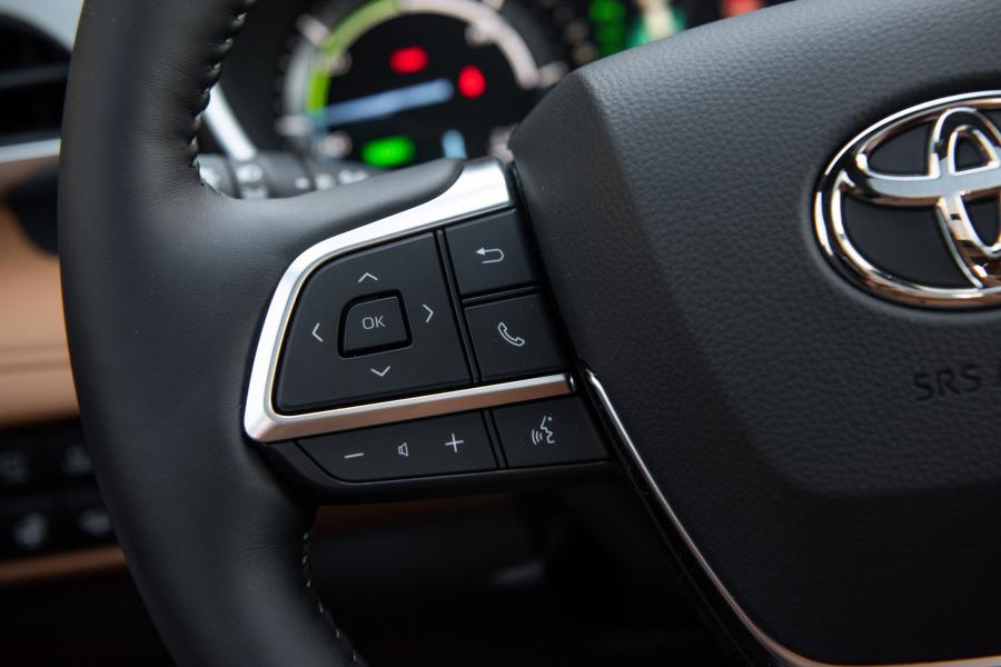 Детали интерьера Toyota Highlander Hybrid Platinum AWD 2019 года  (фото 60 из 67)